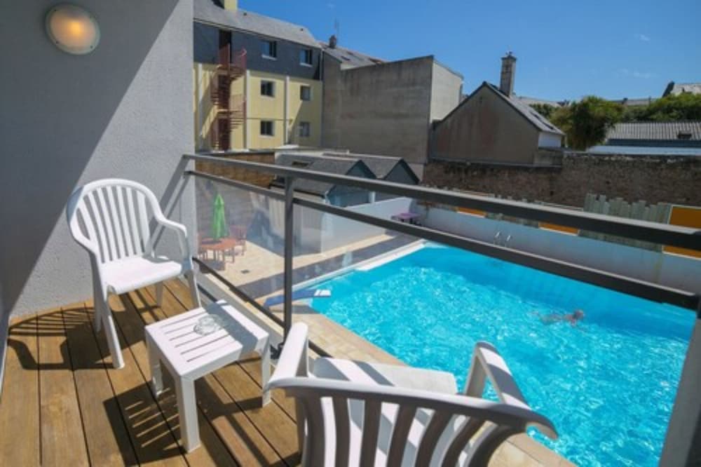 Twin Room, Pool View photo 2