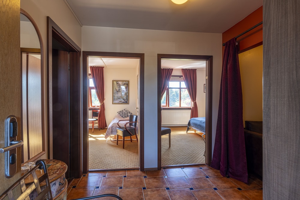 Family Room, 2 Bedrooms