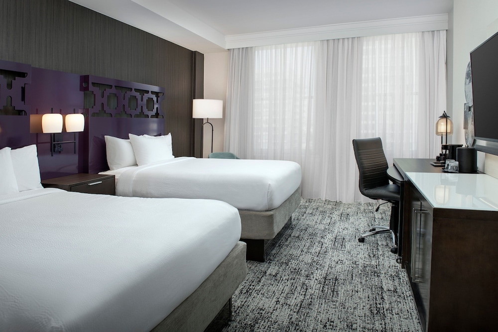 Room, 2 Queen Beds (Mobility/Hearing Access, Roll-In Shwr) - Photo 1