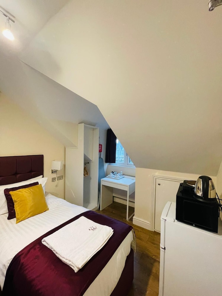 Deluxe Triple Room, Private Bathroom photo 2
