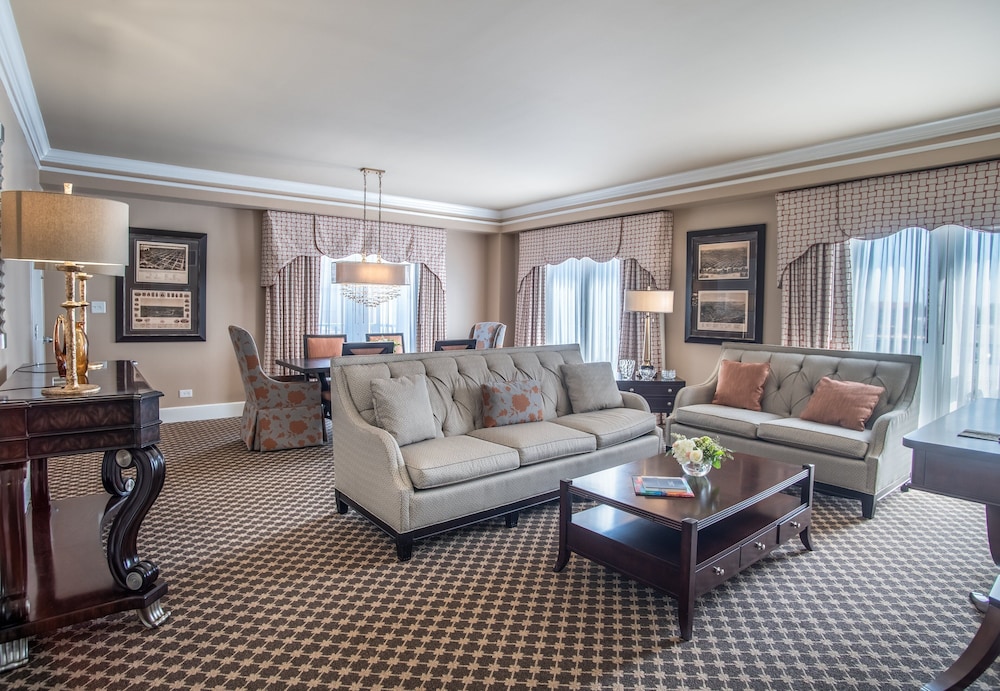Luxury Suite (Non Smoking)