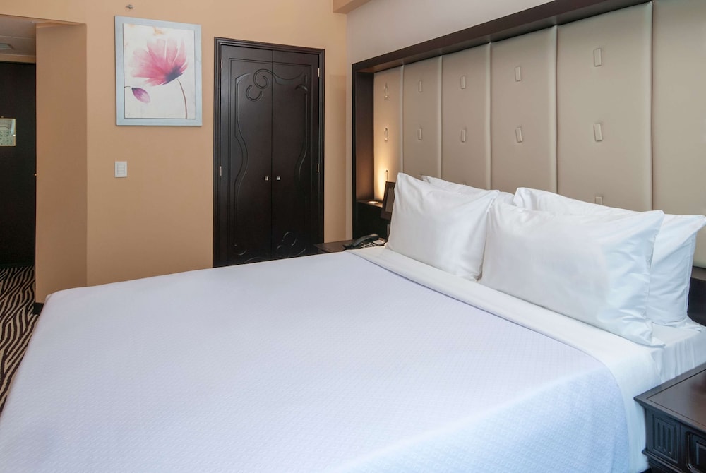 Room, 1 King Bed - Photo 2
