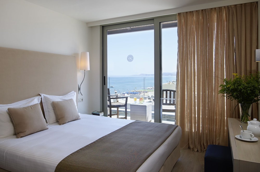 Room, Partial Sea View