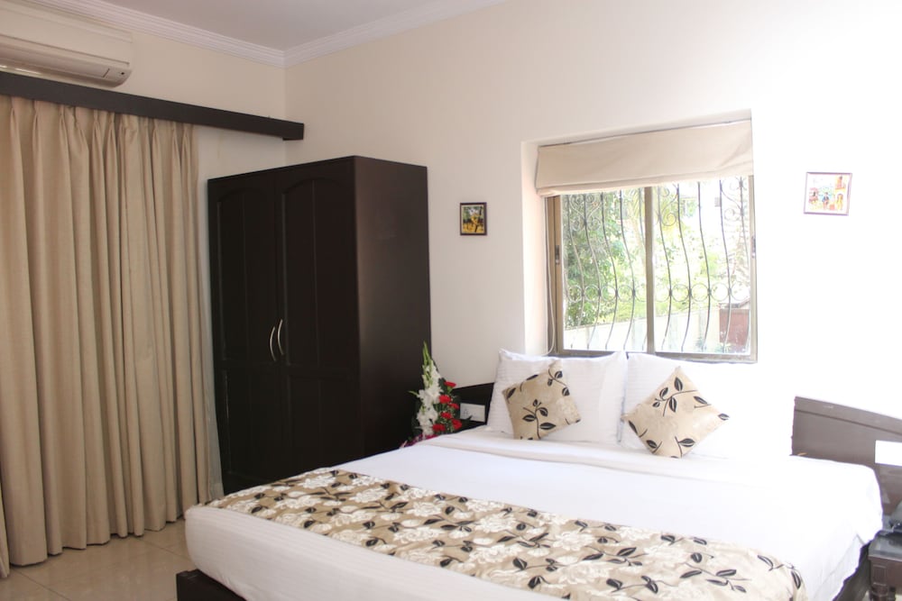 Deluxe Room, 1 King Bed - Photo 4