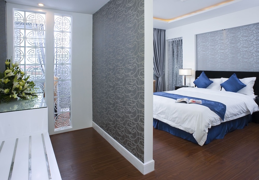Family Room, Connecting Rooms, City View