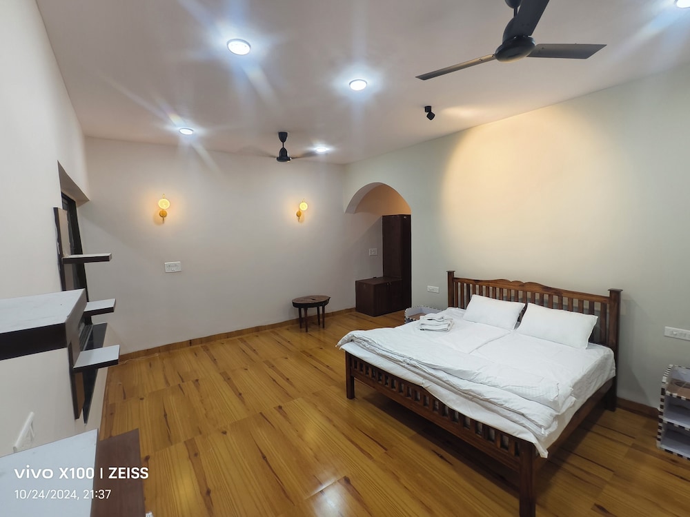 Superior Double or Twin Room, Balcony, Garden View