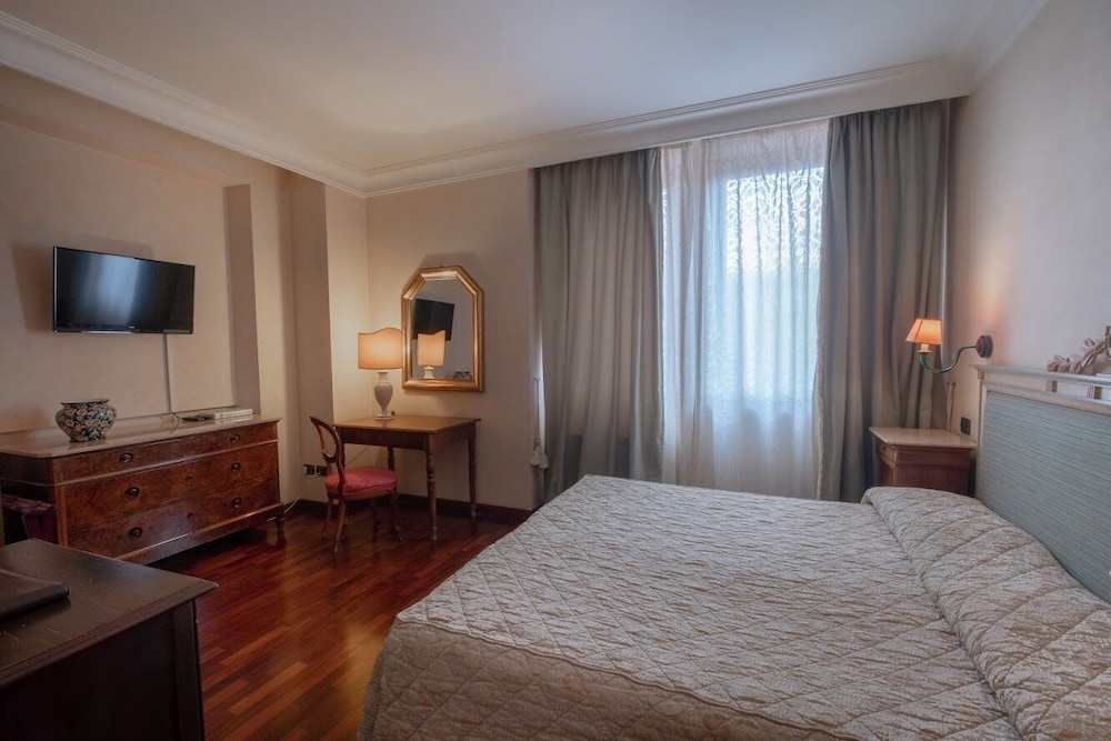 Double Room - Photo 4