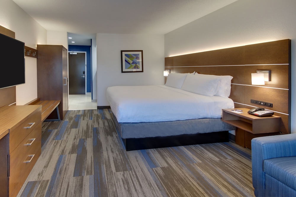 Standard Room, 1 King Bed (LEISURE) - Photo 5
