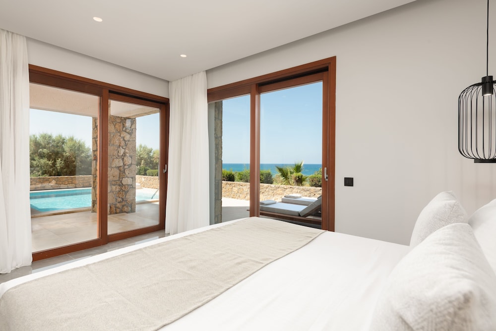Suite, Private Pool, Sea View thumbnail 5