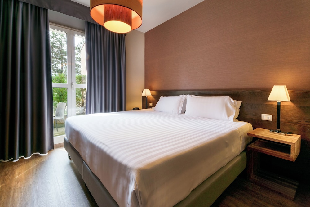 Economy Room, 1 King Bed - Photo 1