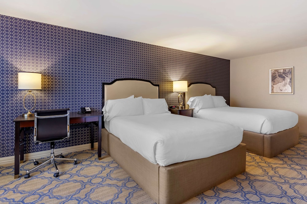 Standard Room, 2 Queen Beds, Non Smoking (with Sofabed) - Photo 1