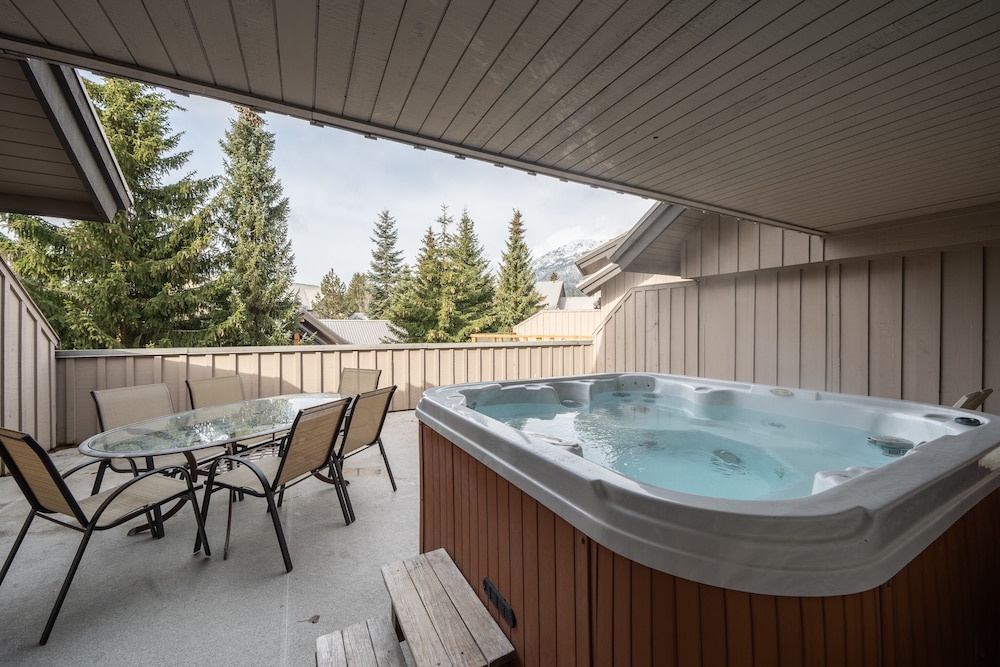 Townhome, 2 Bedrooms, Hot Tub (GR51)
