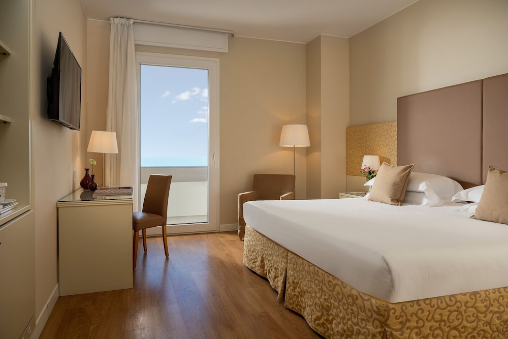 Deluxe Double or Twin Room - Photo 4