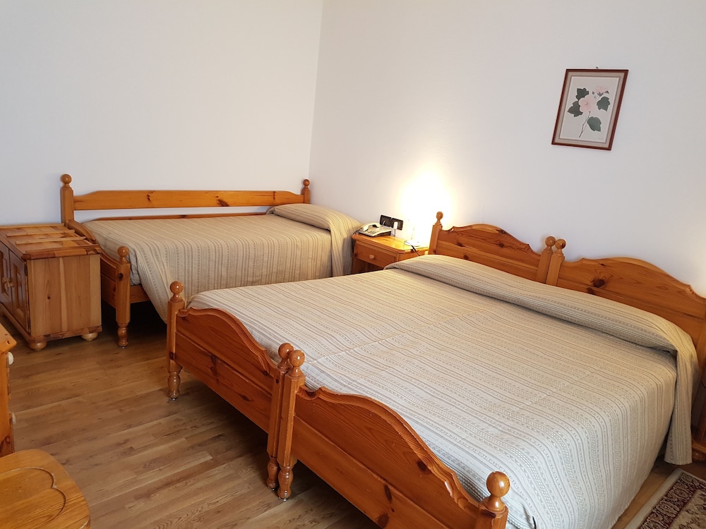 Economy Triple Room