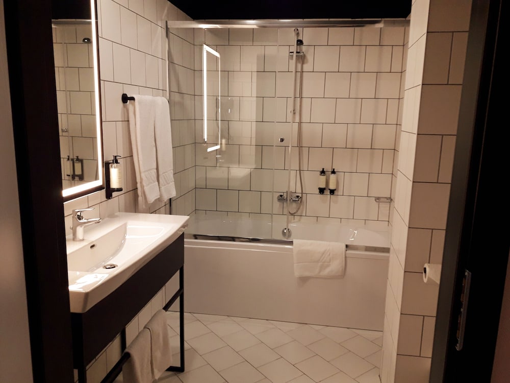 Junior Suite, 1 Bedroom - Photo 7
