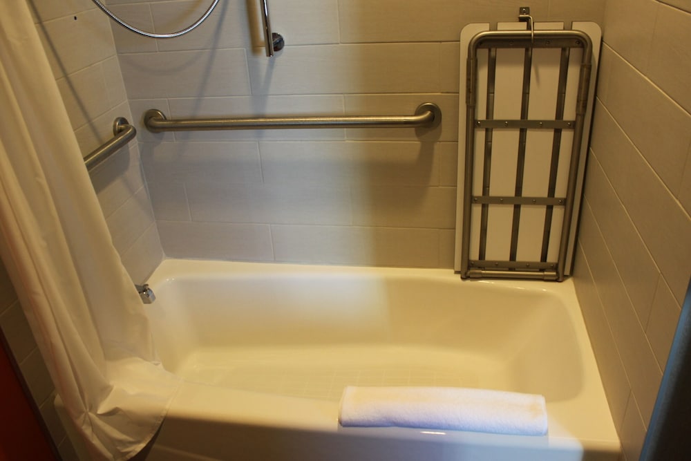 Room, 2 Queen Beds (Mobility/Hearing Accessible, Tub), photo 6