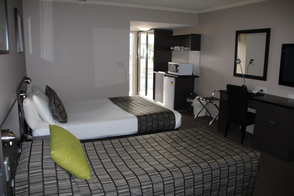 Deluxe Room, 1 Queen Bed - Photo 3