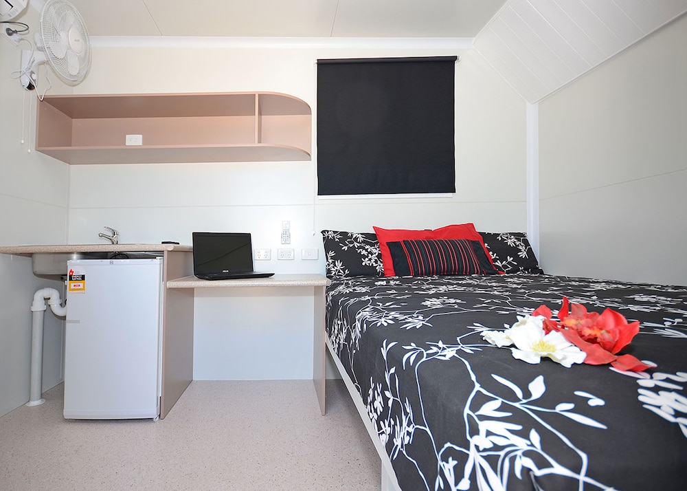 Compact Single Van Room photo 1