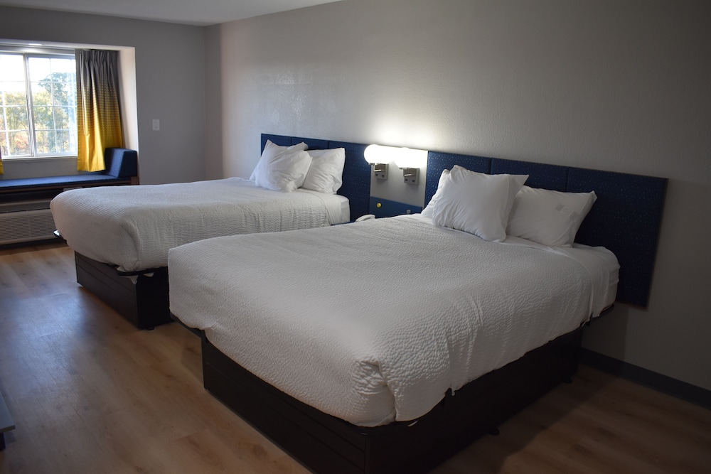 Deluxe Room, 2 Queen Beds, Non Smoking