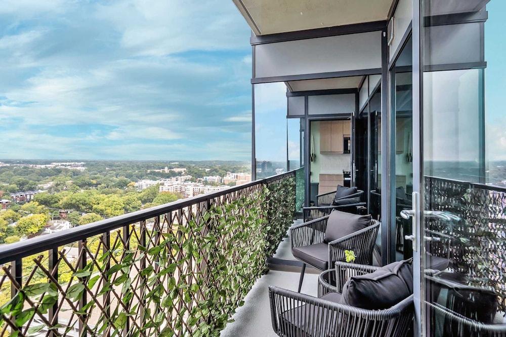 High-Rise Apt Raleigh Free Parking & Sunset View 2, Bilde 27