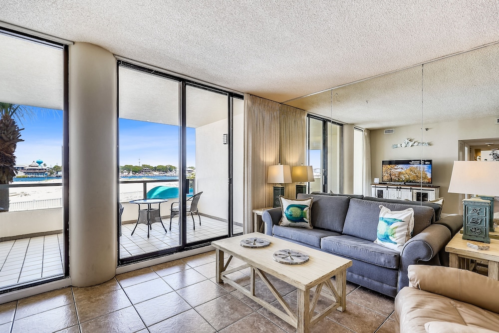 Condo, 2 Bedrooms