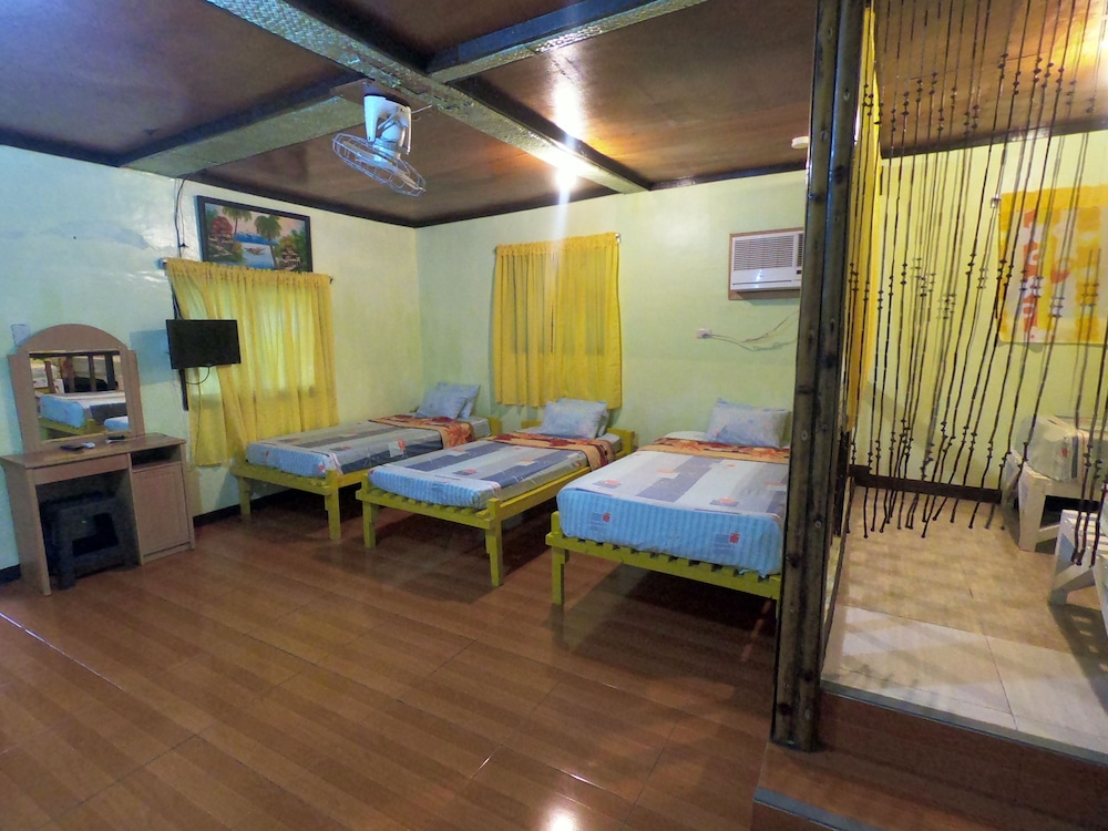 Family Room, Multiple Beds, Garden Area photo 2