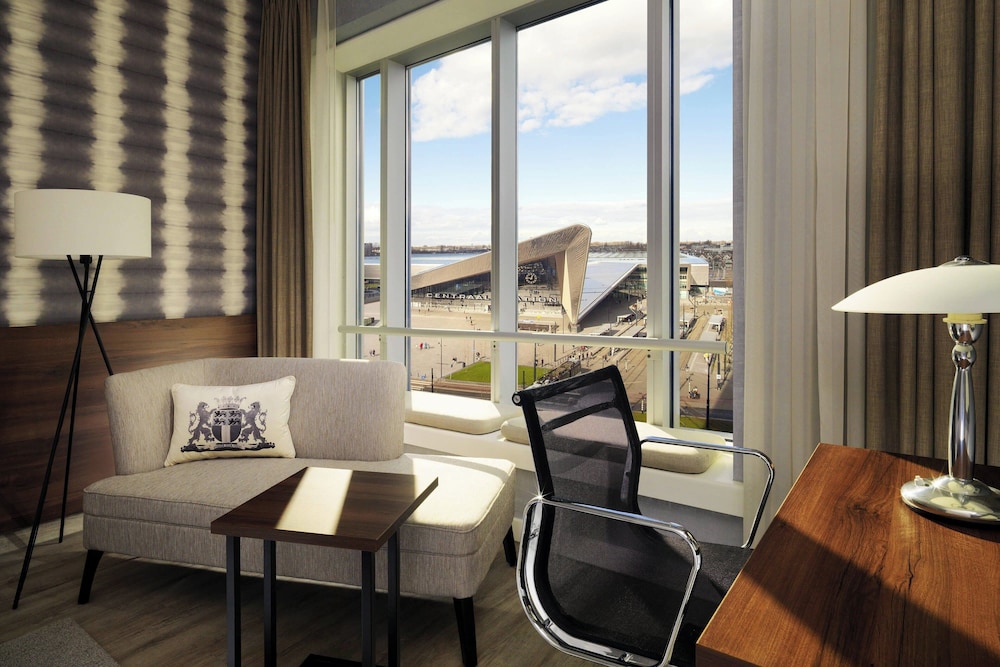 Deluxe Room, 1 King Bed, City View - Photo 2