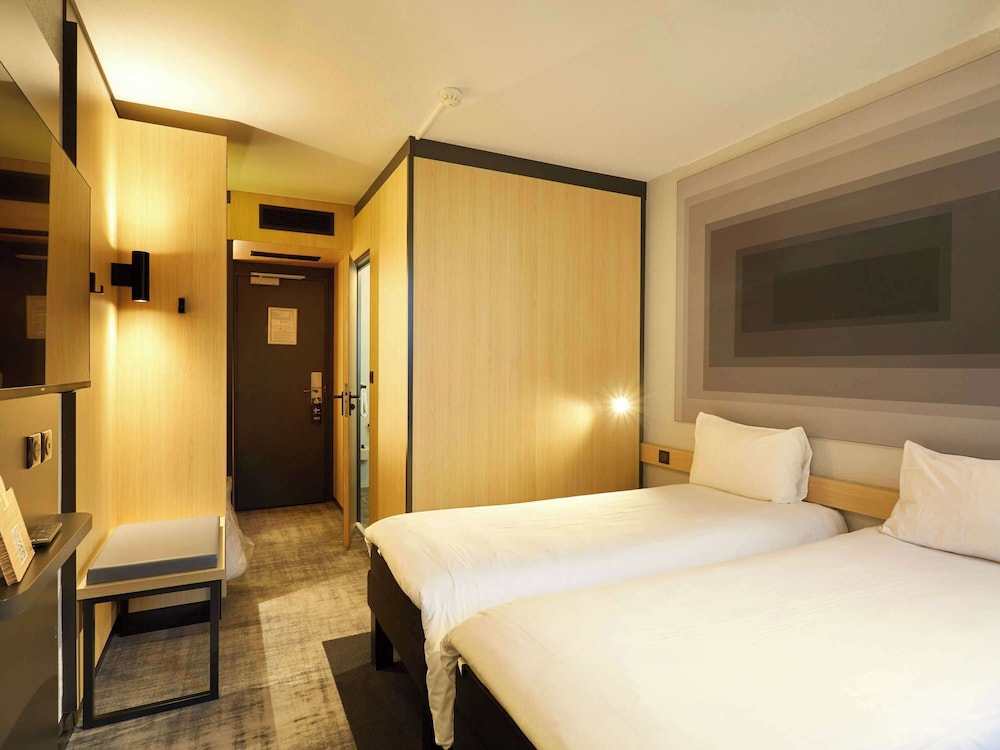 Standard Room, 2 Twin Beds - Photo 4