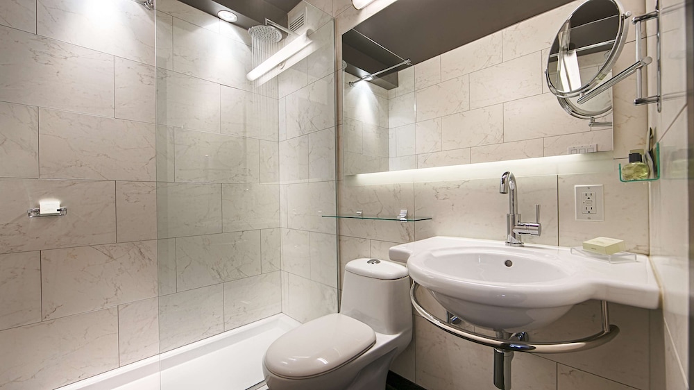 Signature Room, 1 King Bed, Non Smoking, Balcony, Refrigerator & Microwave (Larger Room) - Photo 7
