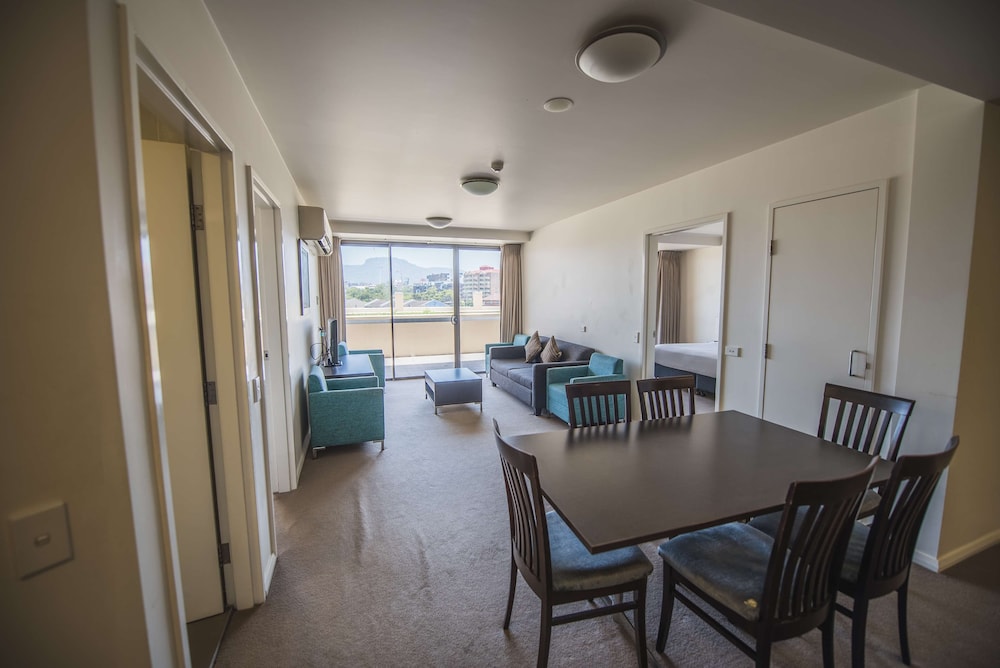 Standard Apartment, Multiple Beds, Non Smoking, Mountain View (with Sofabed)
