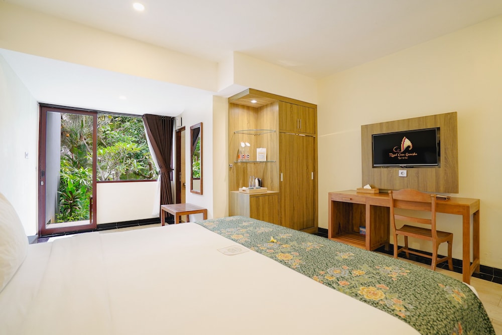 Grand Deluxe Garden with Balcony
