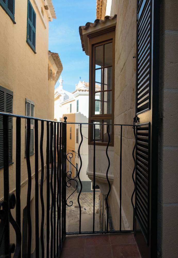 Deluxe Suite - Photo 13