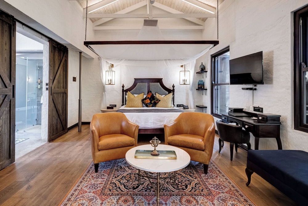 Luxury Suite