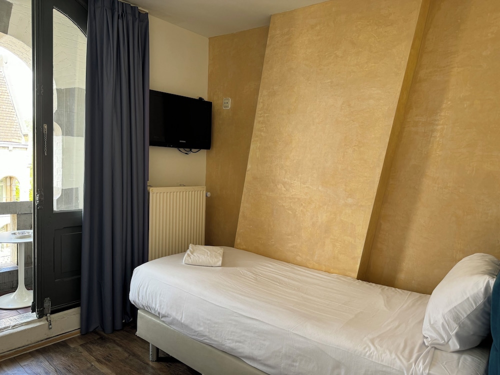 Single Room with Balcony photo 1