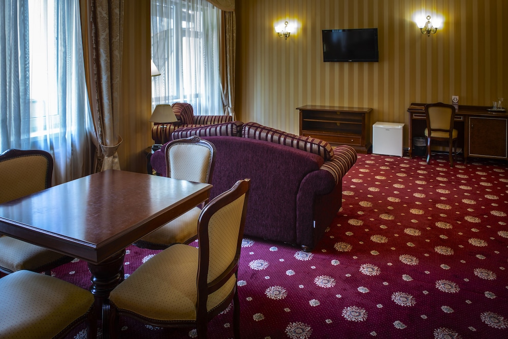 Elite Room, 1 King Bed with Sofa bed, Mountain View photo 3