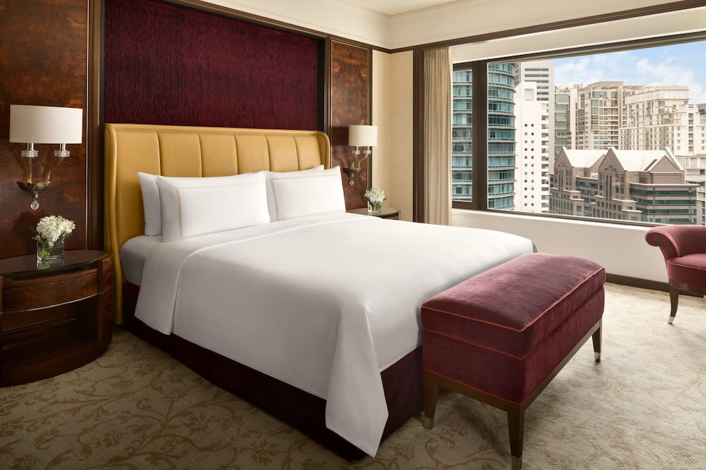 Family Suite, 1 King Bed (Premier) photo 3