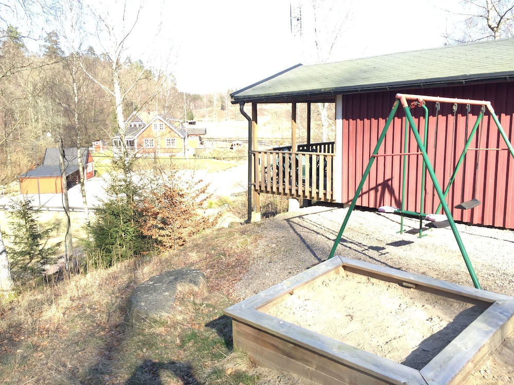 Basic Cottage, Shared Bathroom (final cleaning, bed sheets and towels are not included) photo 1
