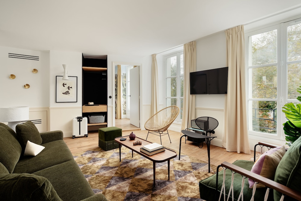 2-BR Deluxe Apartment with View photo 3
