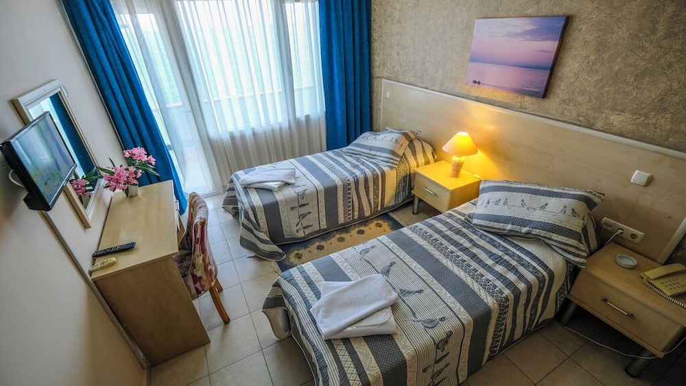 Basic Double or Twin Room, Balcony, Sea View photo 1