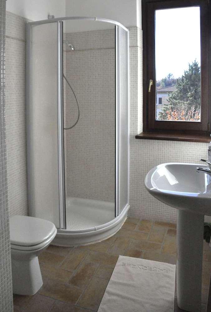 Single Room, Shared Bathroom, Courtyard View photo 3