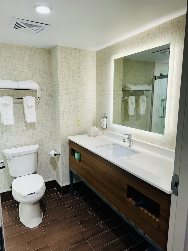 Suite, Multiple Beds - Photo 5