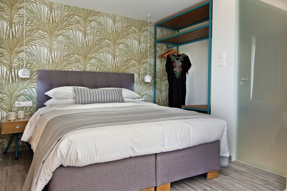 Deluxe Suite, Partial Sea View photo 2