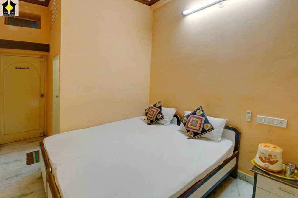 Deluxe Room - Photo 2