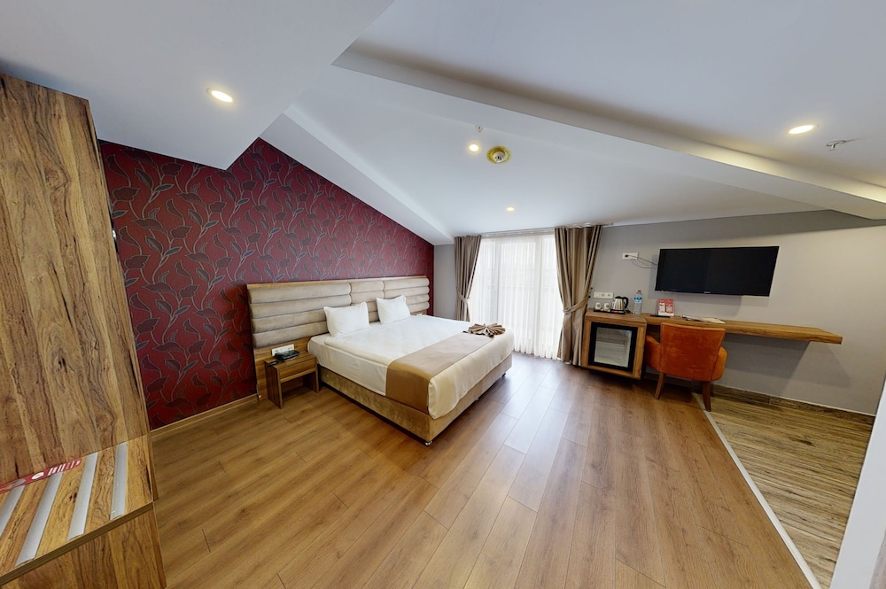 Deluxe Room With Jacuzzi photo 2