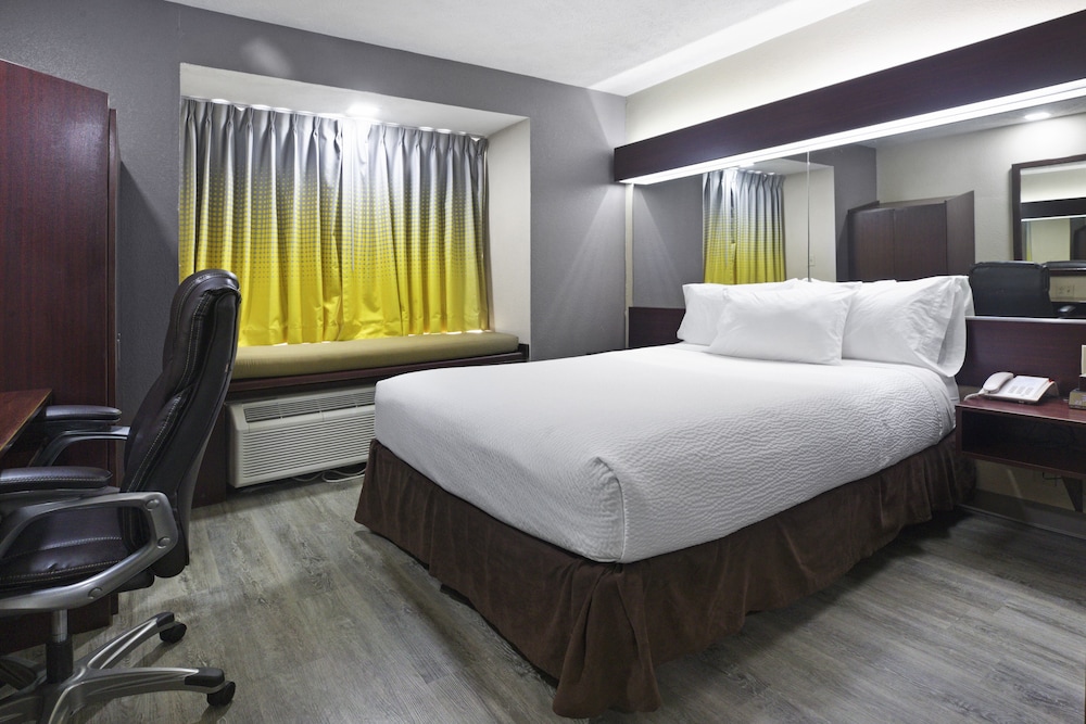 Studio Suite, 1 Queen Bed, Non Smoking - Photo 2