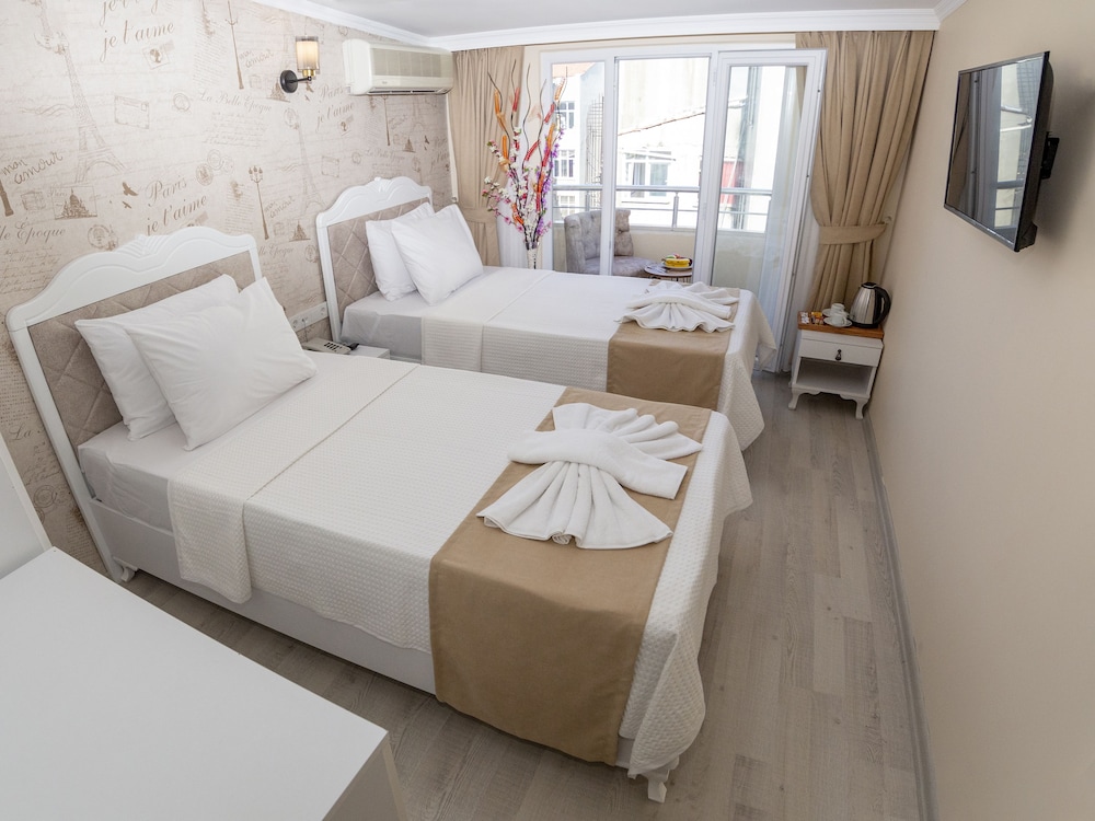Deluxe Twin Room photo 2