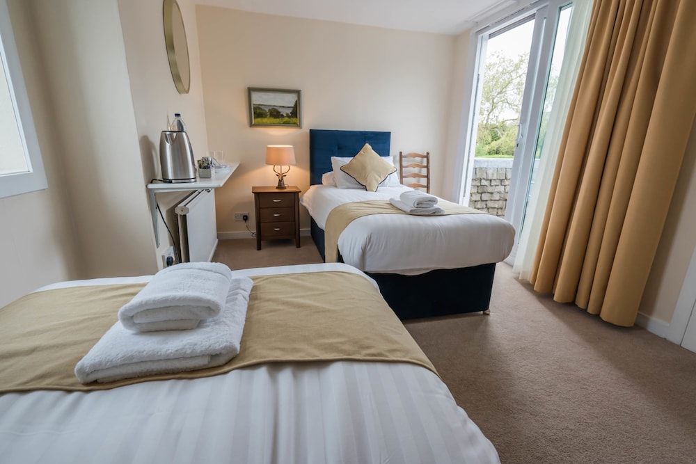 Twin Room, Shared Bathroom