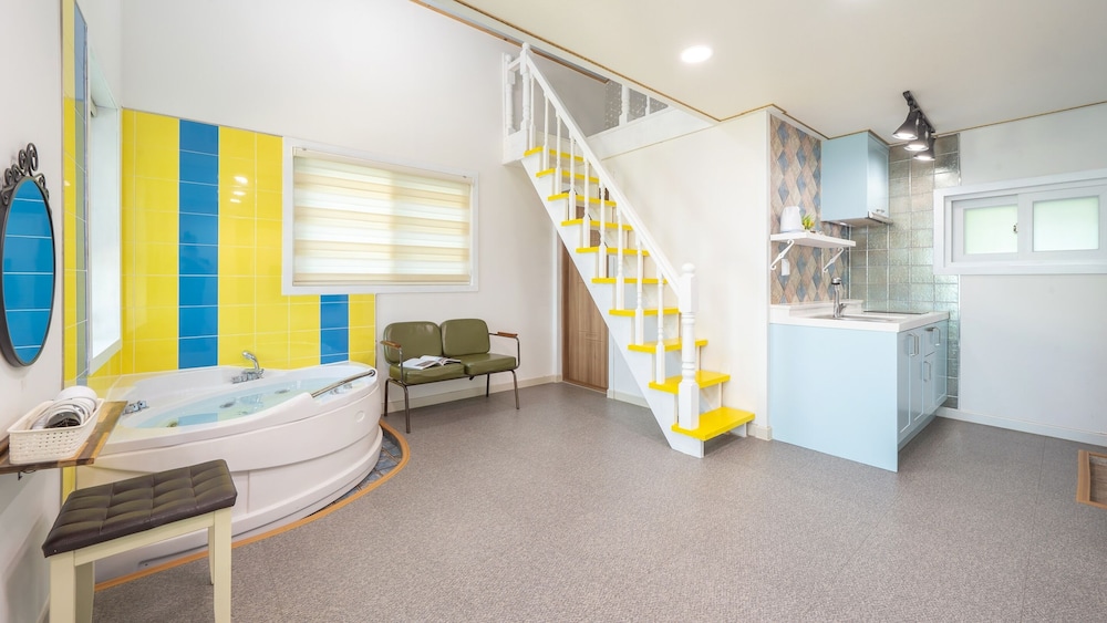 Basic Room, 1 Bedroom (201) - Photo 3