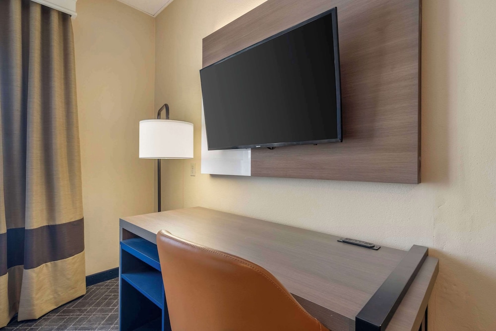 Suite, Multiple Beds, Non Smoking (Upgrade) photo 3