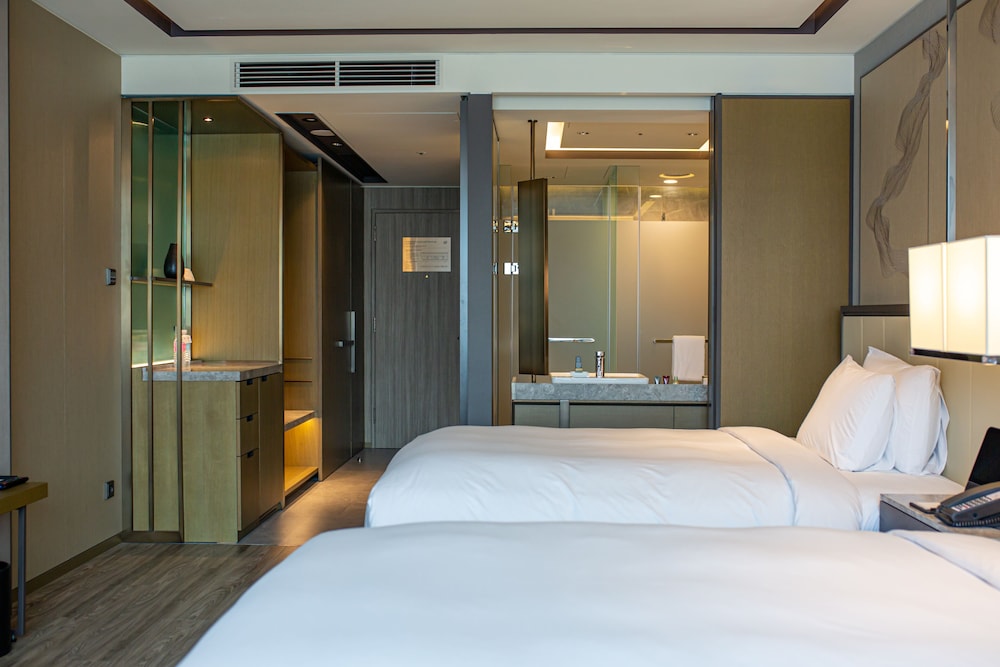 Room, 2 Double Beds - Photo 4